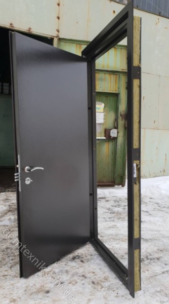 Вхідні двері  STRAJ Techno-door